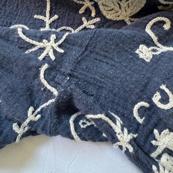 Lauren Michelle Blue & Cream Embroidered 3/4 Sleeve Blouse - Picture 8 of 8